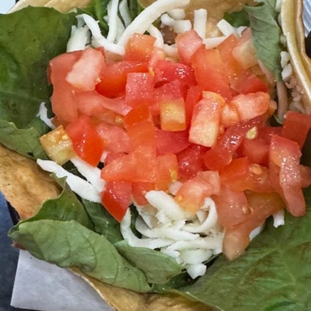Tomatoe, Cheese & Basil.